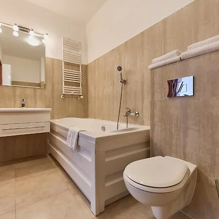 - Wybrzeze Apartment *