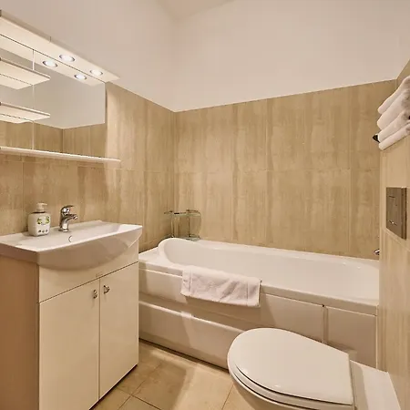 - Wybrzeze Apartman *